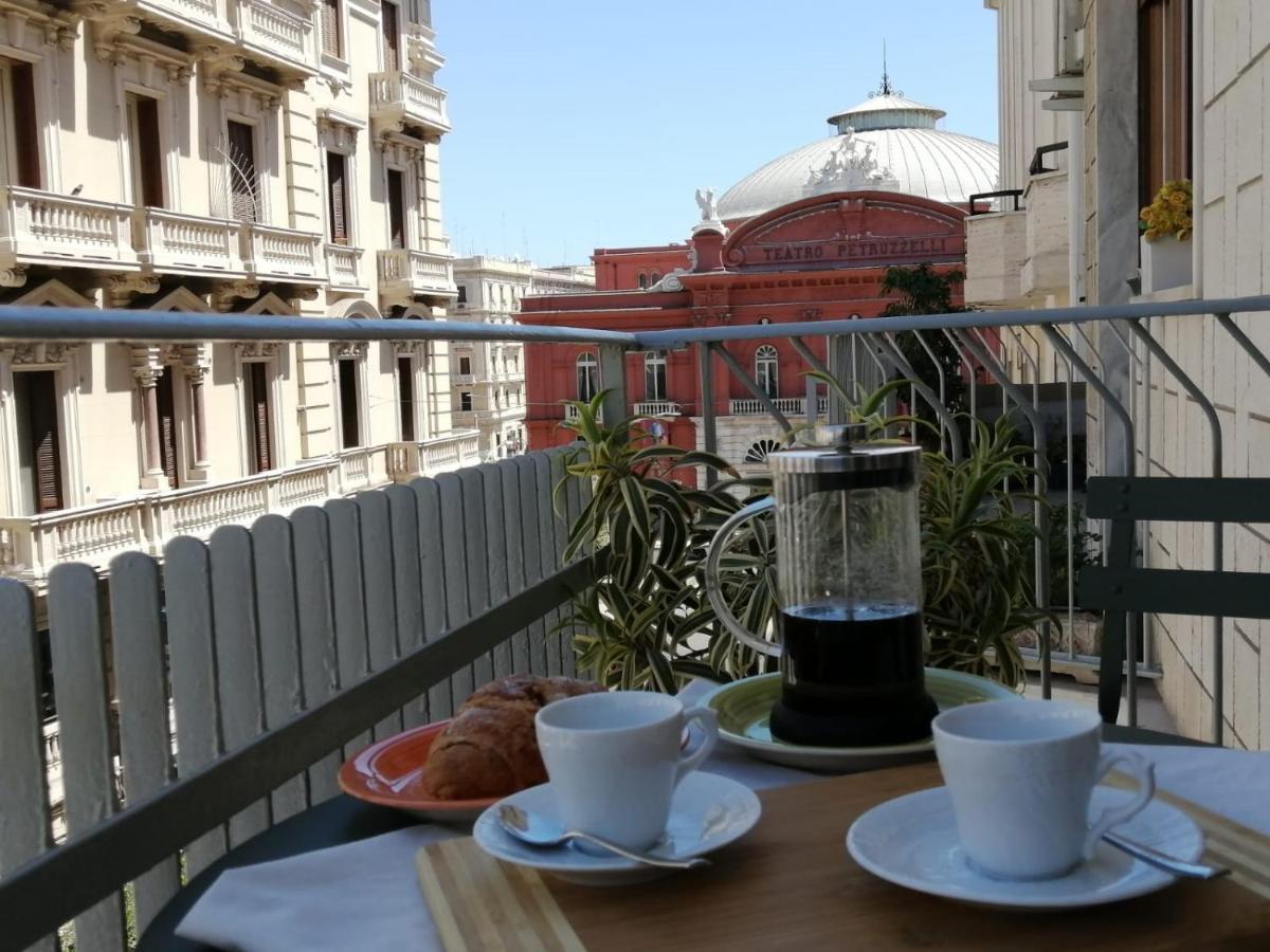 Centralissimo e confortevole, fronte Petruzzelli Bari Esterno foto